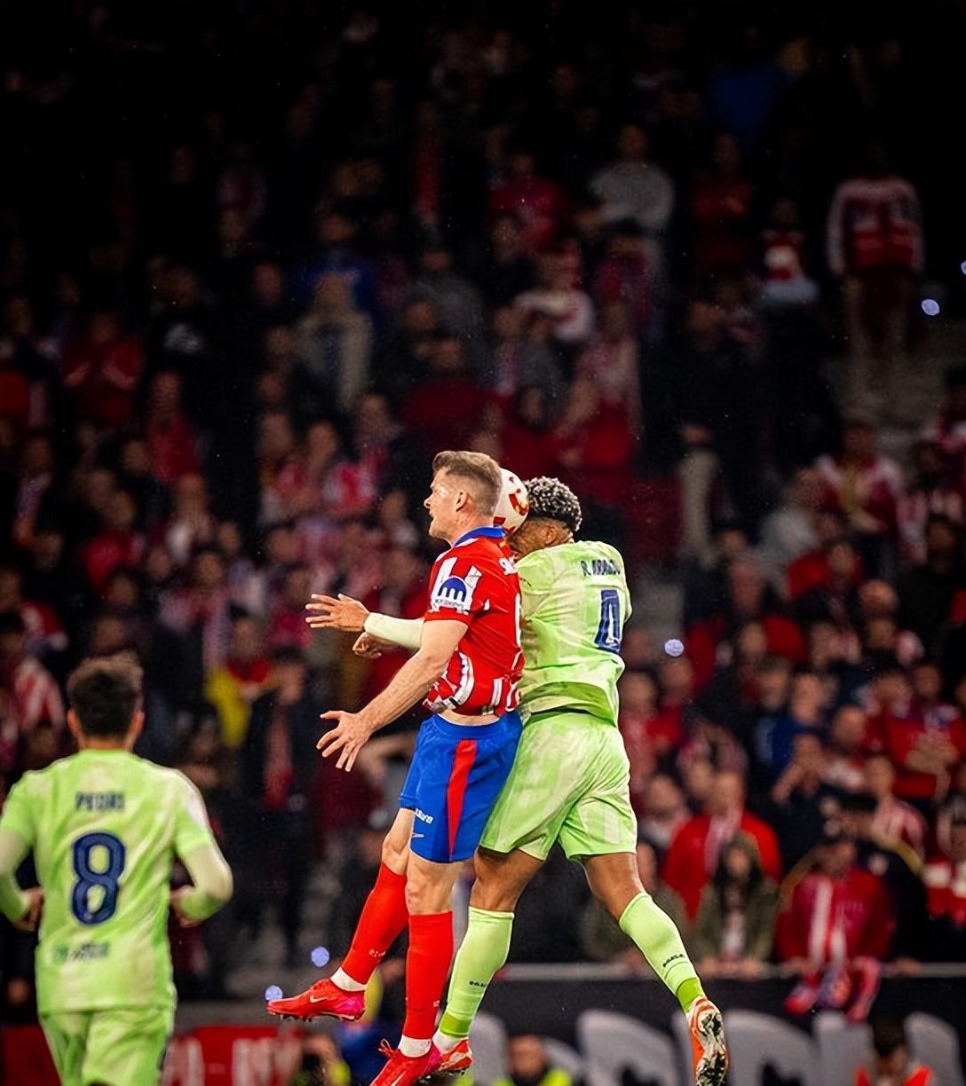 包含巴萨错失单刀球，阿贾克斯门将神勇扑救成最大功臣！的词条