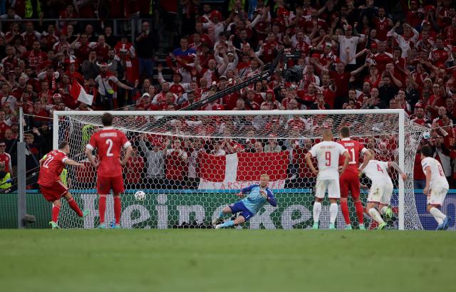 AC米兰错失单刀球，巴黎圣日耳曼门将神勇扑救成最大功臣！