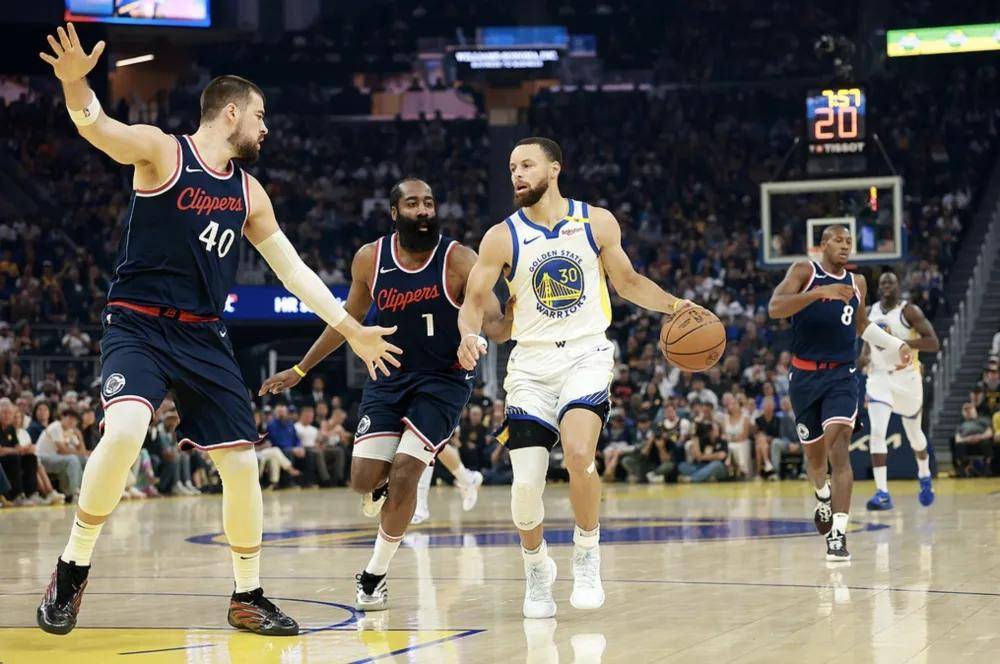 关于库里赛事官方发布回归赛场新规，快船争议不断！的信息